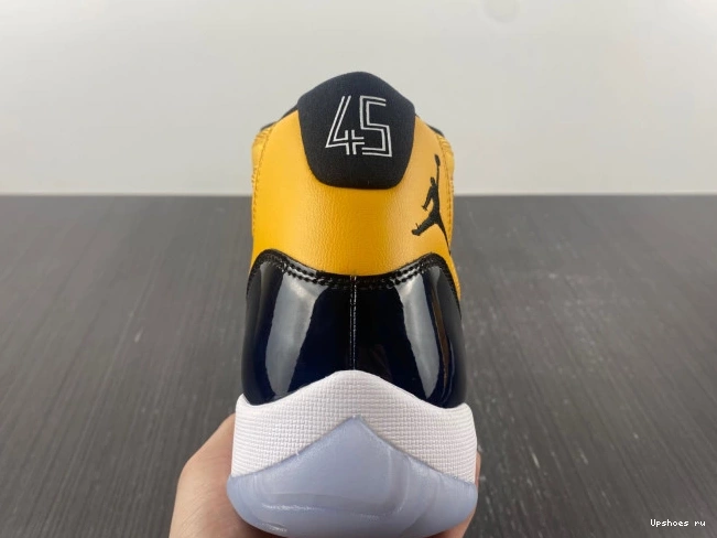 Jordan Air black and 11 yellow 0716
